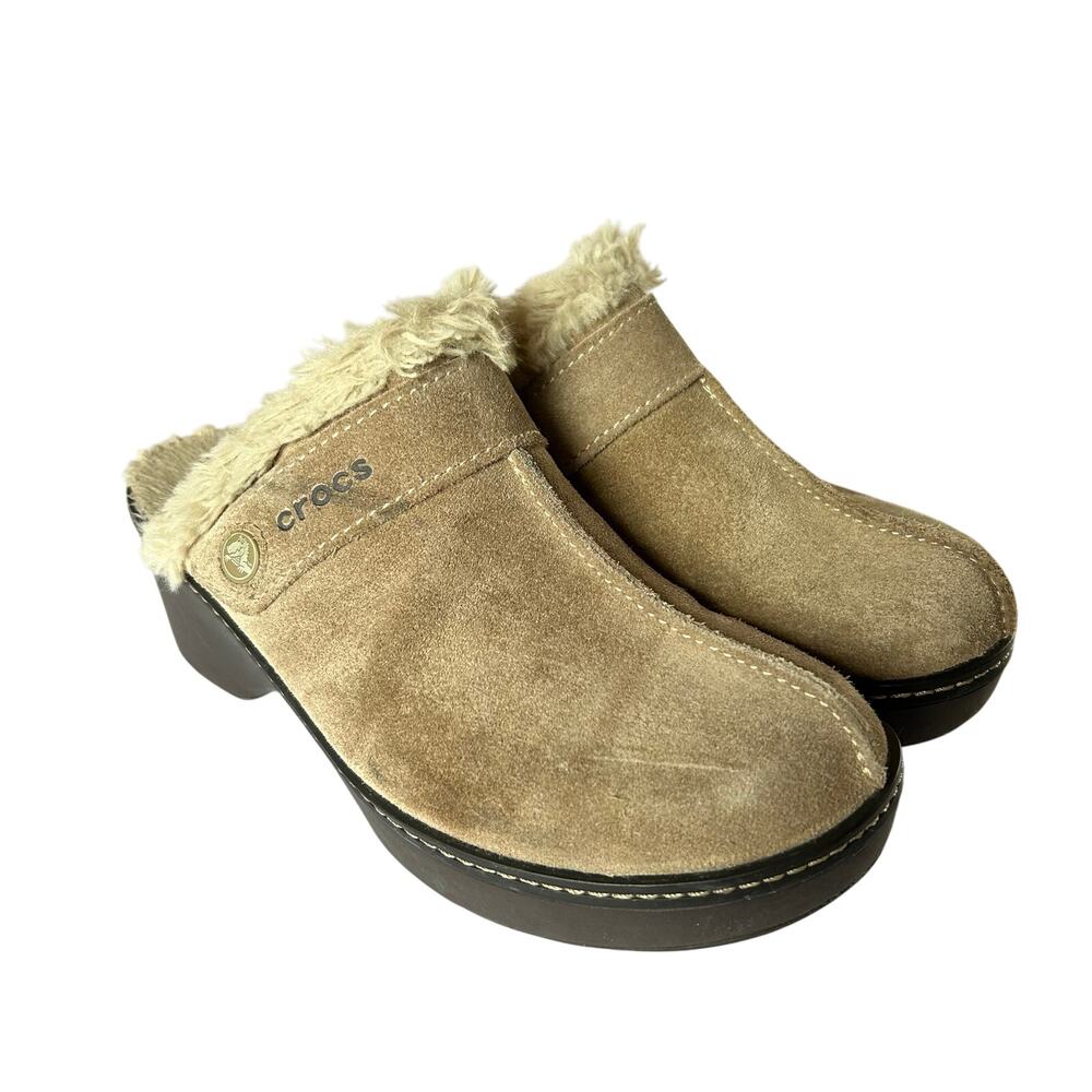 Crocs Womens Sz 6 Beige Suede Faux Fur Lined Cobbler Wedge Clogs Mules Comfort